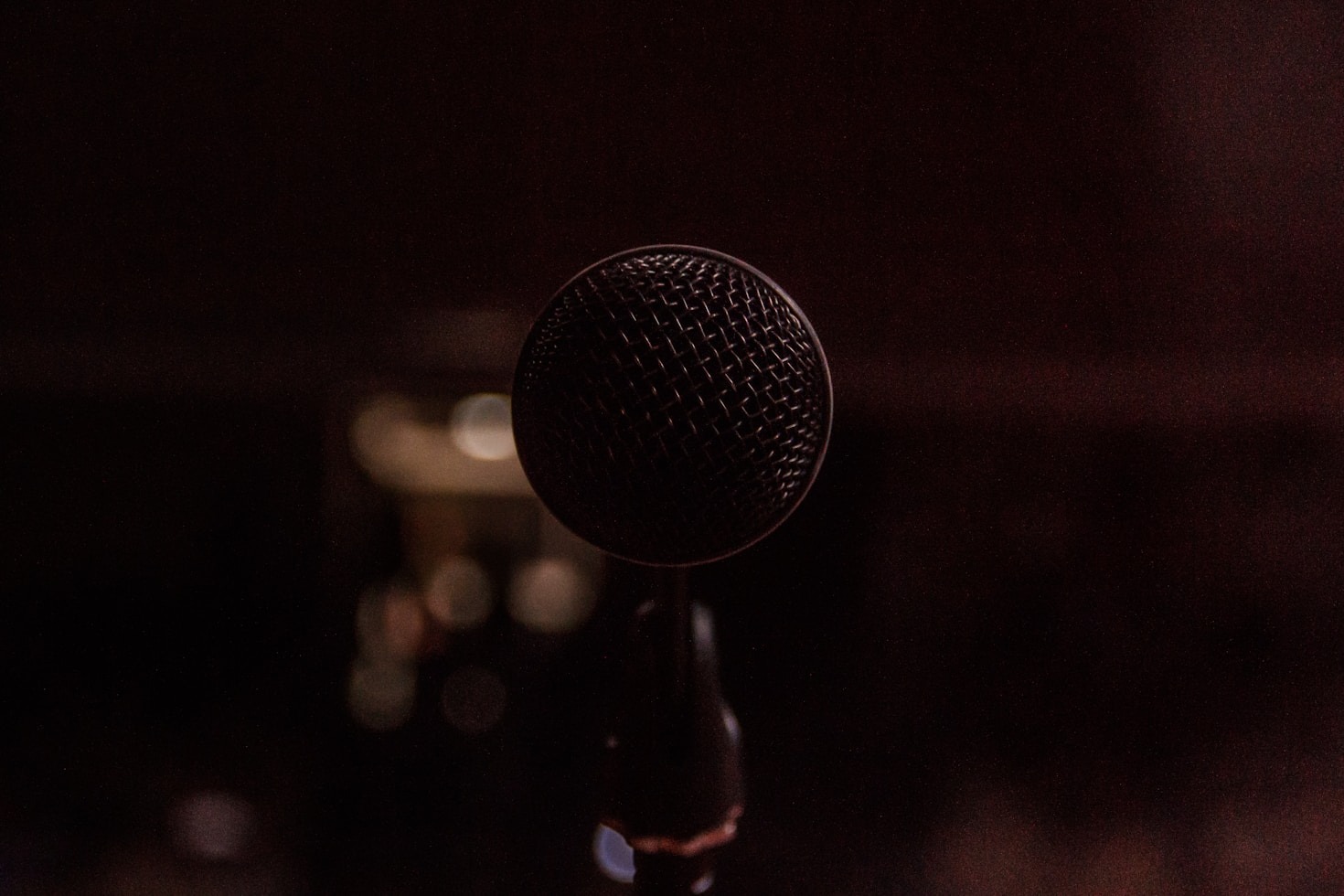 Choosing the Perfect DJ for Your Elegant Wedding